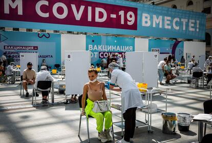 Vacunación en Moscú con Sputnik V el 6 de julio.