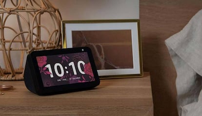 Amazon Echo Show en una mesa