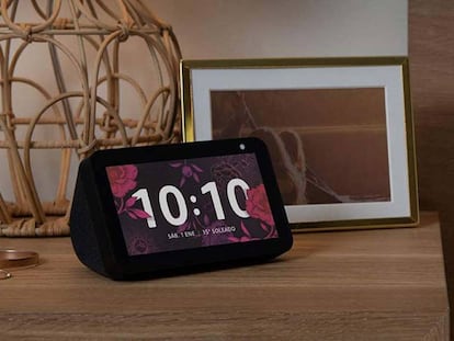 Amazon Echo Show en una mesa