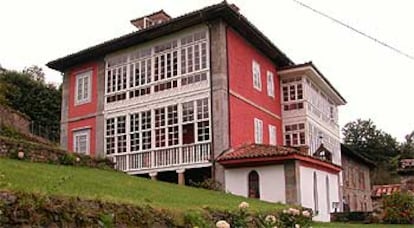 El hotel Palacio de Libardón (Colunga), con sus once habitaciones, ocupa una quintana asturiana del siglo XVIII.