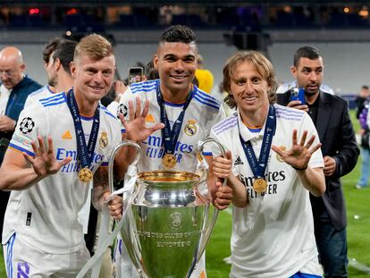 Kroos, Casemiro y Modric tras ganar la Liga de Campeones en París ante el Liverpool.