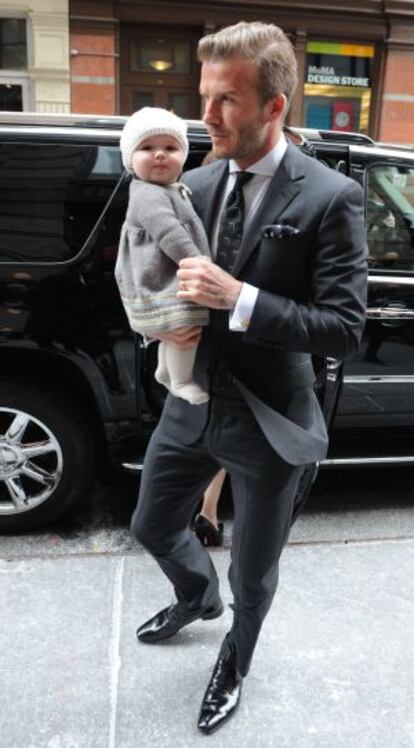 David Beckham con su hija Harper, el 12 de febrero de 2012 en Nueva York.
