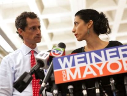 Huma Abedin anuncia su separación del excongresista Anthony Weiner por unas fotos similares a las que acabaron con su carrera política