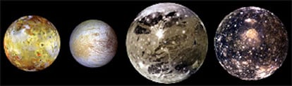 Composición fotográfica de los satélites de Júpiter Io, Europa, Ganímedes y Calisto (de izquierda a derecha), vistos por la nave <i>Galileo.</i>