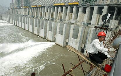 Presa de las Tres Gargantas en Yichang, la obra representativa de la nueva China.