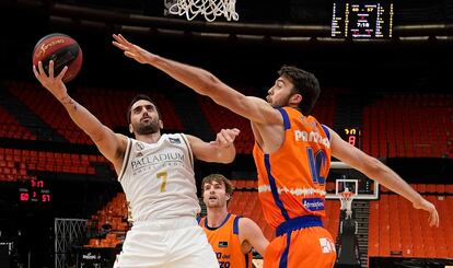 Campazzo supera a Tobey