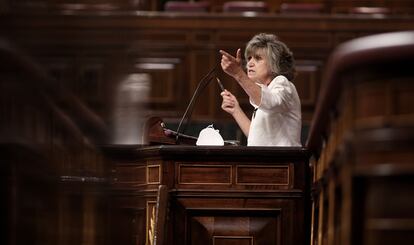 La exministra de Sanidad María Luisa Carcedo, en el Congreso el 10 de septiembre durante el debate sobre la eutanasia.