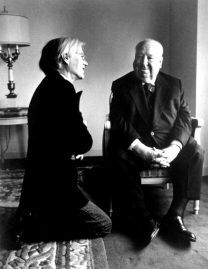 Encuentro ente Andy Warhol y Alfred Hitchcock en 1976.