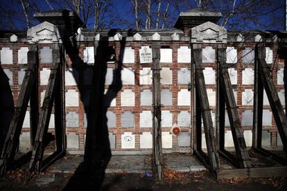 Columbarios de la secci&oacute;n 1 del cementerio de La Almudena, este martes.