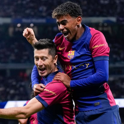 Barcelona's Robert Lewandowski celebrates after scoring his side's second goal with Barcelona's Lamine Yamal, right, during a Spanish La Liga soccer match between Real Madrid and Barcelona at the Santiago Bernabeu stadium in Madrid, Spain, Saturday, Oct. 26, 2024. (AP Photo/Manu Fernandez) 


Associated Press / LaPresse
Only italy and Spain