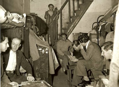 Refugiados en el barrio de Hongkew o Hongkou, residencia habitual de muchos judíos en Shanghái. Imagen fechada en abril de 1946.