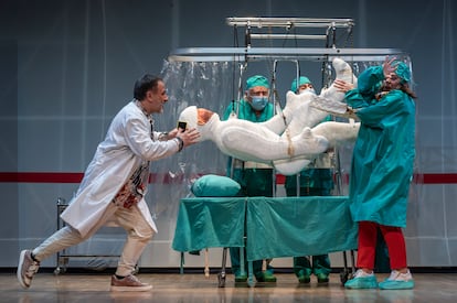 Una escena de la obra 'Descarados', en el Centro Cultural de la Villa.