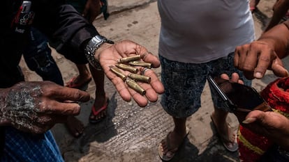 Cartuchos de balas disparadas durante os protestos neste sábado. 