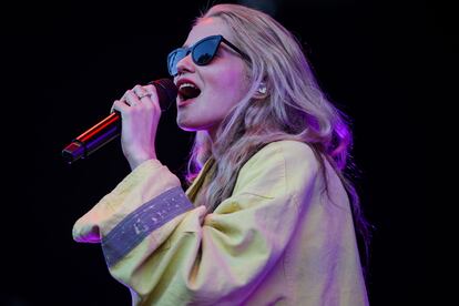 Sky Ferreira durante un concierto en Oporto, Portugal.