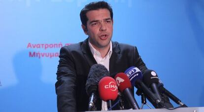 Alexis Tsipras, responde el domingo a los medios de comunicaci&oacute;n.