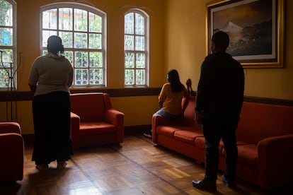 Tres víctimas que viajaron de Santo Domingo a Quito para asistir a las disculpas públicas del Gobierno.