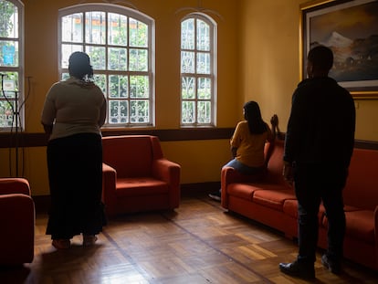 Tres víctimas que viajaron de Santo Domingo a Quito para asistir a las disculpas públicas del Gobierno.