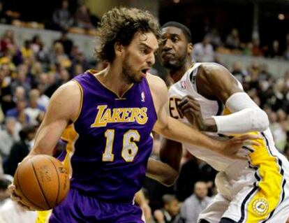 Pau Gasol, en un momento del partido que enfrentó a Los Angeles Lakers con Indiana Pacers.