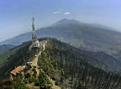 Vista de los términos municipales de Santiago de Teide y Buenavista tomada ayer tras la extinción de los incendios.