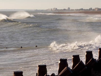 Imagem da costa britânica.