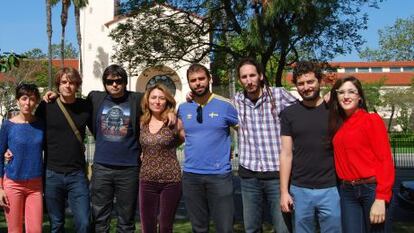 De izquierda a derecha, Tamara Arias, Javier Recio, Juli&aacute;n Lara, &Aacute;ngeles Rein&eacute;, Alexis Morante, Jos&eacute; Villalobos, Sergio Abuja y Roc&iacute;o Mesa, en la Biblioteca Margaret Herrick de la Academy of Motion Picture Arts and Sciences, AMPAS, cuya torre se inspira en la Giralda de Sevilla.