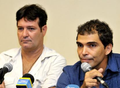 Jorge Perugorría (izquierda) Vladimir Cruz, durante la rueda de prensa.