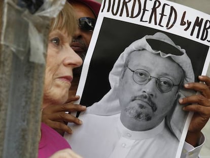 Protesto em frente à Embaixada saudita em Washington depois do desaparecimento de Jamal Khashoggi