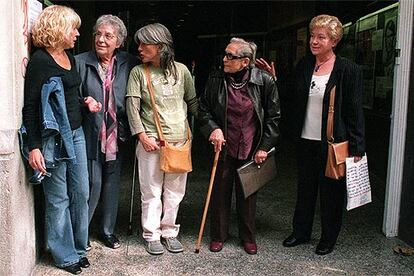 Desde la izquierda, Carme Puig Antich, Maria Salvo, Merçona Puig Antich, Neus Català y Teresa Buigas.