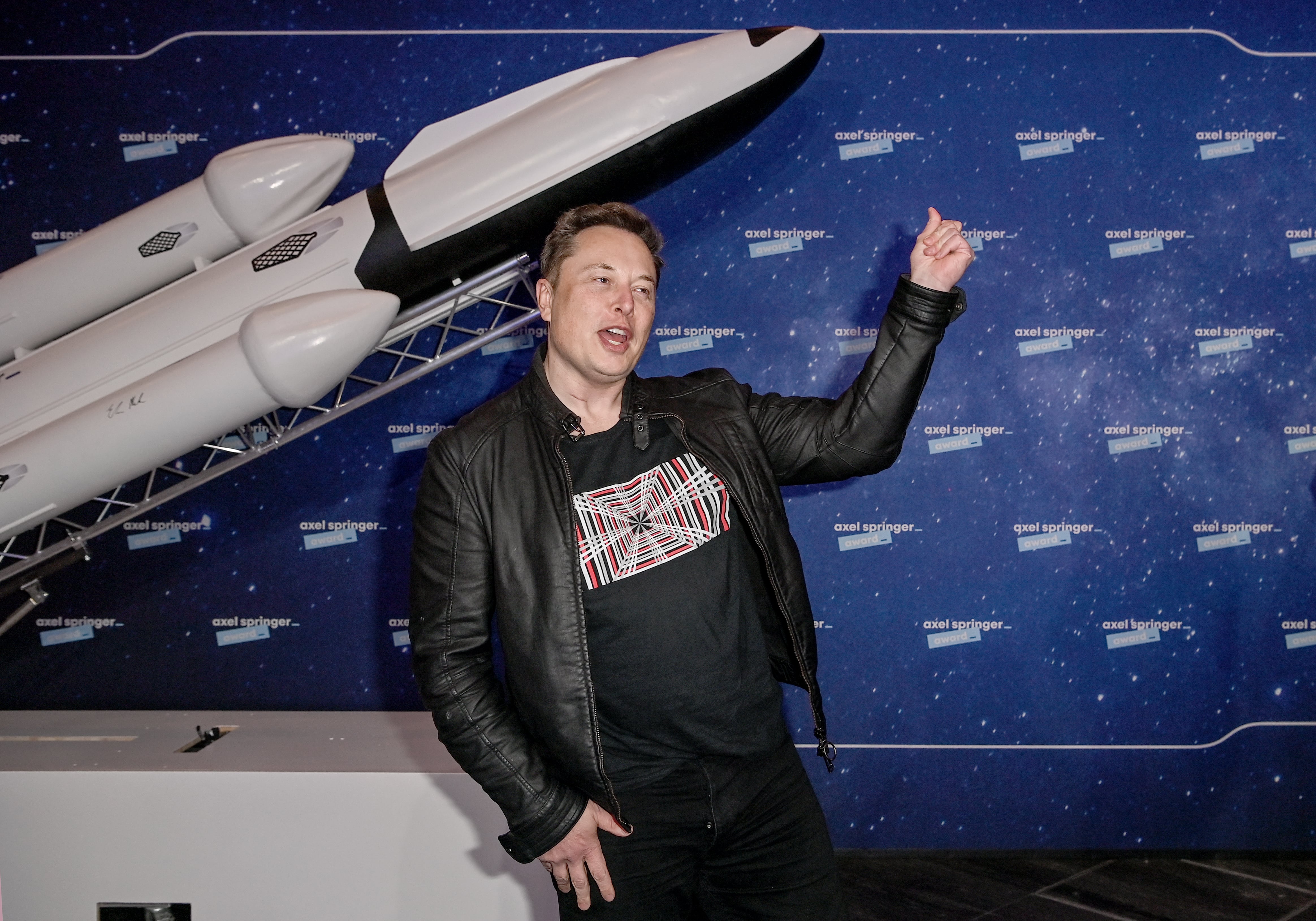 Elon Musk sube la apuesta: SpaceX podría recaudar 75.000 millones de dólares en su OPV, nuevo récord histórico