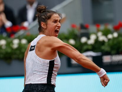 Sara Sorribes celebra la victoria contra Kasatkina en la Caja Mágica de Madrid.