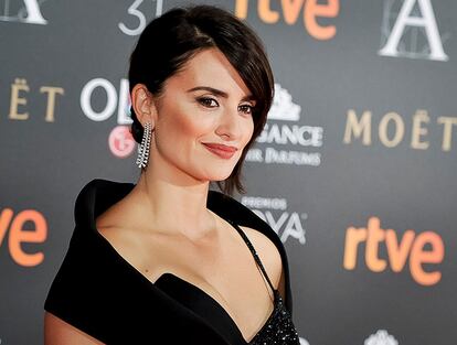 Penélope Cruz, muy favorecida con un maquillaje clásico.