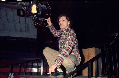 Patrick Dewaere en el Café de la gare (Café de la estación, local que él mismo fundó) en 1980.