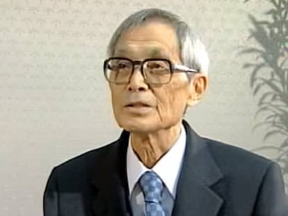 Hirotugu Akaike durante una entrevista tras recibir el Premio Kioto en 2006