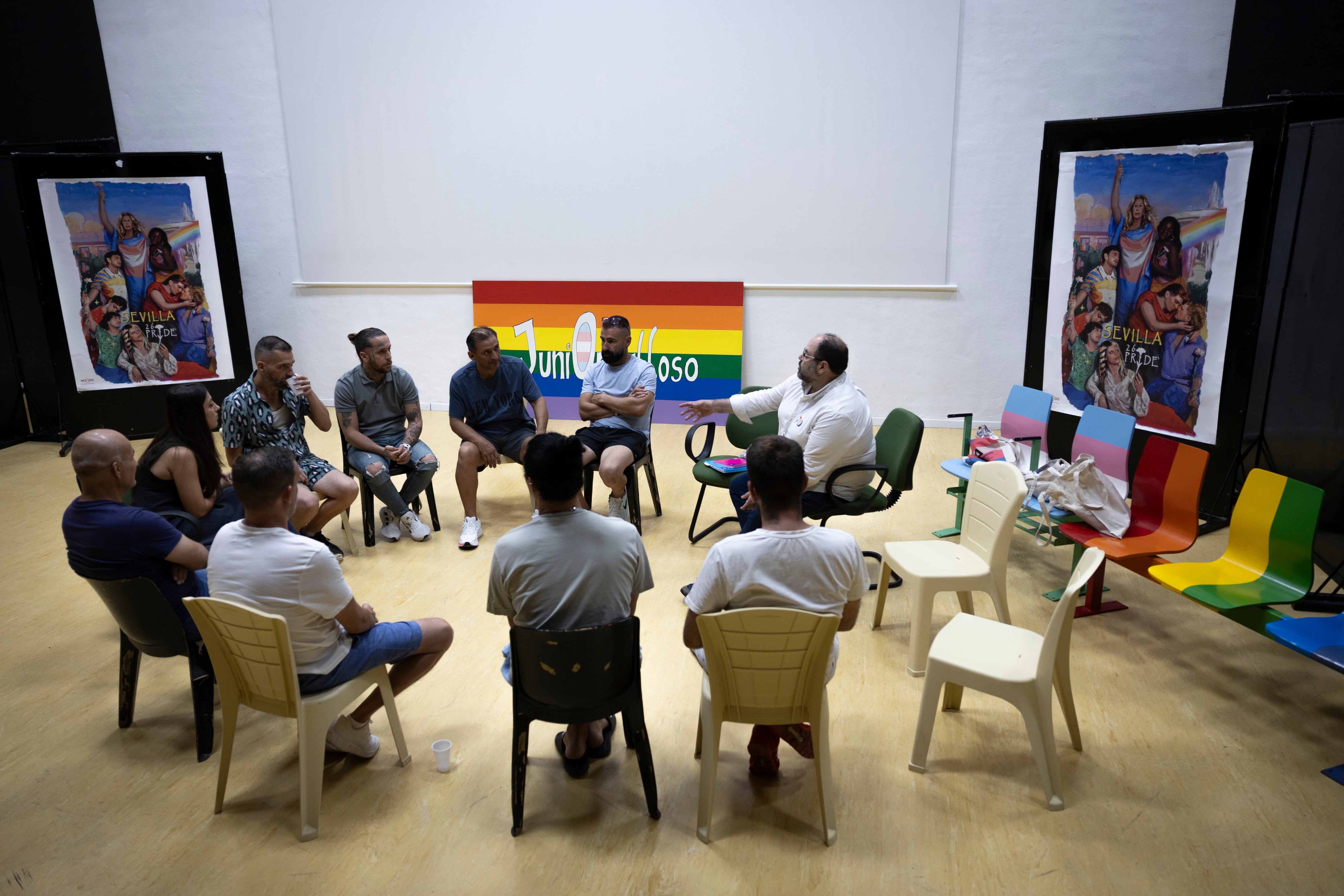 Una de las reuniones de la iniciativa 'Espacio Seguro'en el centro penitenciario Sevilla II, en a localidad de Morón de la Frontera.