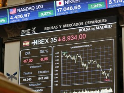 Pantalla con las cotizaciones del Ibex en la Bolsa de Madrid. 