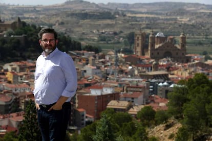 Ignacio Urquizu, con Alcañiz al fondo.