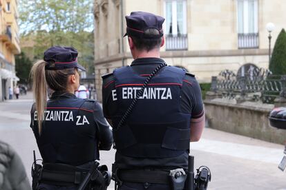 Agentes de la Ertzaintza el 30 de junio de 2023.