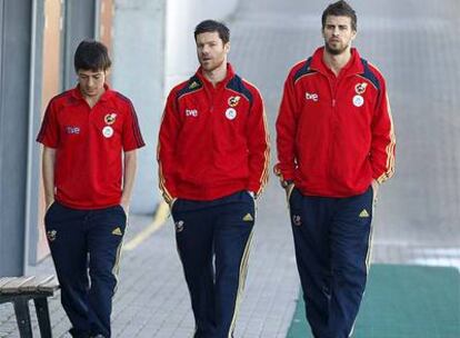 Silva, Xabi Alonso y Piqué