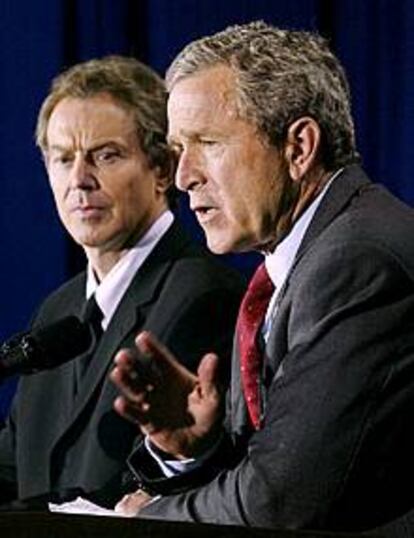 El presidente estadounidense, George W. Bush y el primer ministro británico, Tony Blair, durante la rueda de prensa que han dado hoy en Texas.