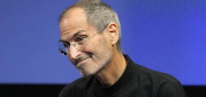 Steve Jobs responde a las preguntas de los periodistas en abril de 2010.