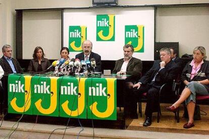 Amigos de la familia de Jokin, durante la rueda de prensa para informar sobre la manifestación del sábado.