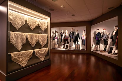 Indumentarias regionales en la exposición 'Ibérica Pura: Indumentaria en las serranías silentes'. Imagen cedida por la organización.