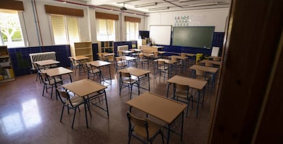 Aula vacía de un colegio de Granada.