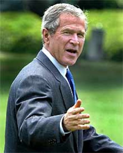 Bush, a su llegada a la Casa Blanca, donde ha anunciado una rueda de prensa para tratar el escándalo de Merk.
