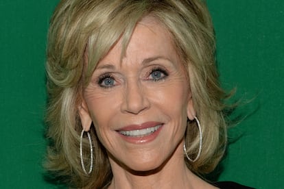 Jane Fonda en su Forbes: "Tenemos que revisar el concepto 'envejecer'. El viejo paradigma era: naces, llegas a la mediana edad, y luego vas directa a la decrepitud. Deberíamos ver el envejecimiento como una escalera ascendente, en la que ganas bienestar, sabiduría y la habilidad para intimar verdaderamente y tener una intención de vida".