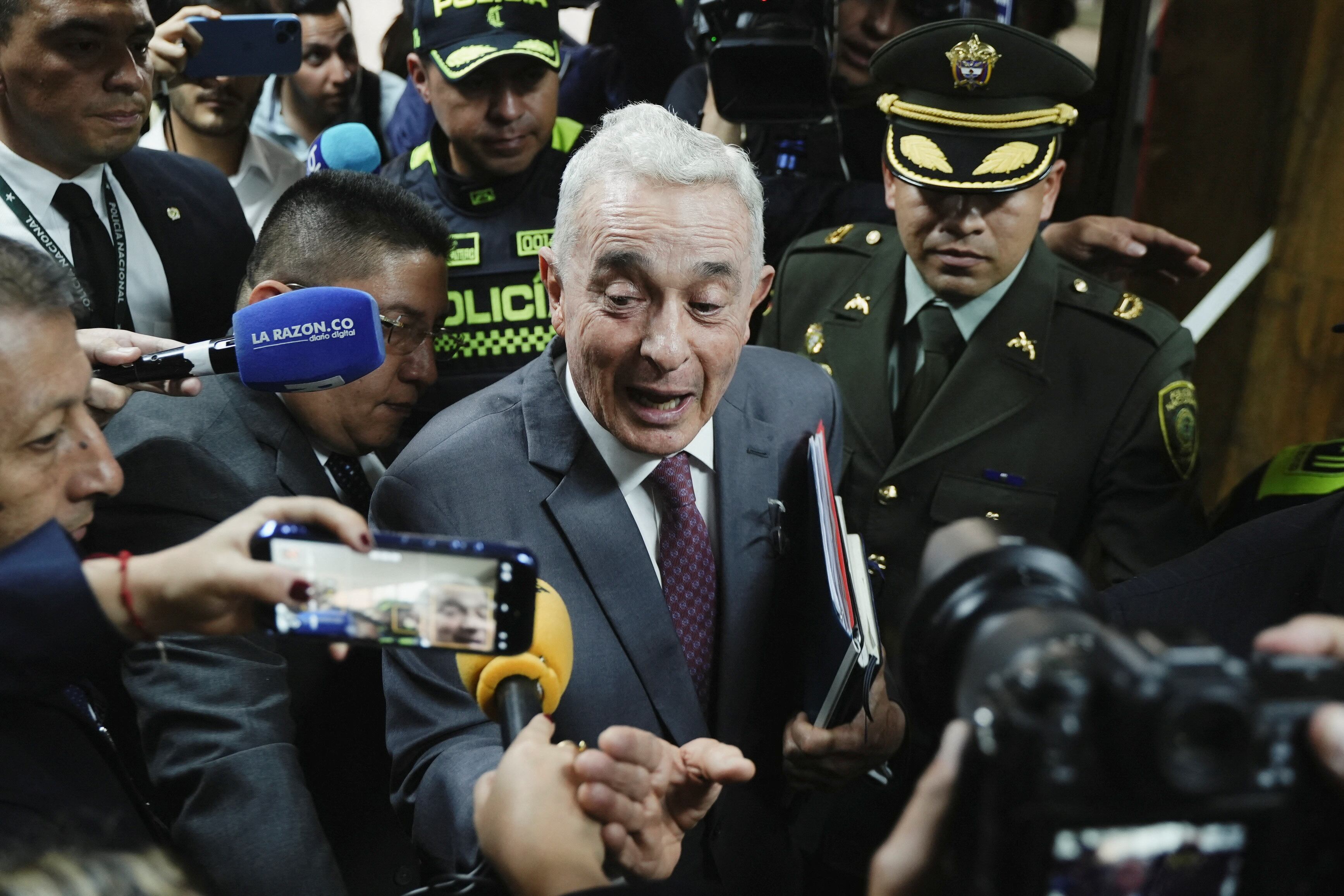 El Tribunal Superior de Bogotá suspende el juicio contra el expresidente Álvaro Uribe