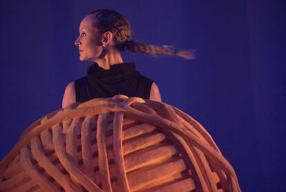 Una escena de 'Constelaciones', en el Teatro de la Abadía.