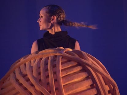 Una escena de 'Constelaciones', en el Teatro de la Abadía.