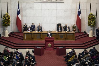 Boric ha reconocido que "Chile entero está conmovido por el grado de violencia que ha alcanzado la delincuencia en nuestro país". Y sobre "las suspicacias" en el respaldo de su Gobierno a Carabineros y las policías, dijo: "Como Presidente de la República no he vacilado ni vacilaré en usar todos los instrumentos de los que dispone el Estado para proteger a nuestras familias del crimen y la inseguridad, en el marco de la ley y del respeto a los derechos humanos".