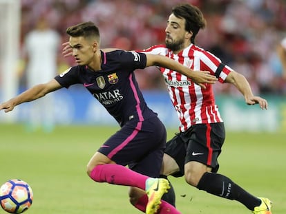 Denis Su&aacute;rez y Be&ntilde;at Etxebarria disputan un bal&oacute;n durante el partido de la segunda jornada entre el Athletic y el FC Barcelona.  